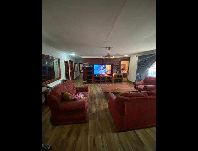 5 BEDROOM HOUSE FOR SALE IN SESHEGO 9A